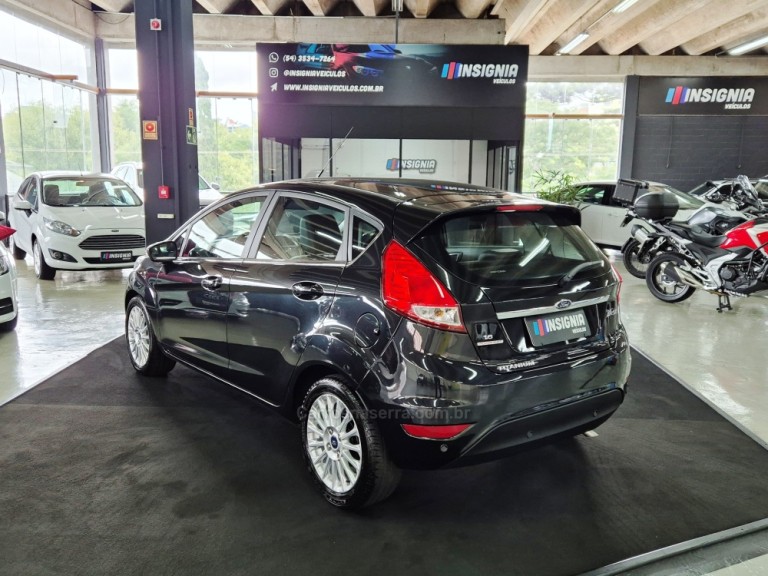 FORD - FIESTA - 2016 - Preta