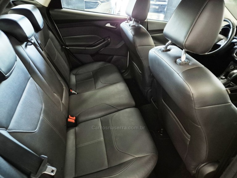 FORD - FOCUS - 2016 - Branca