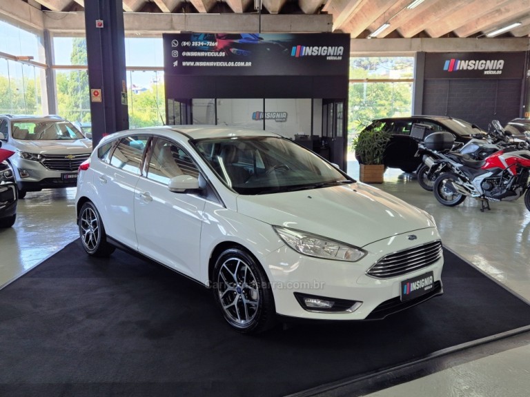 FORD - FOCUS - 2016 - Branca