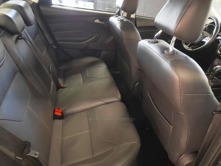 FORD - FOCUS - 2018 - Cinza