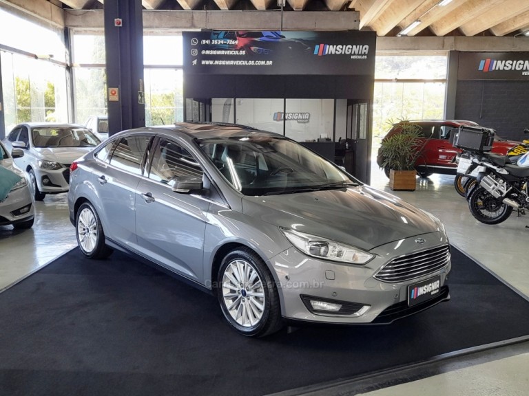 FORD - FOCUS - 2016 - Cinza