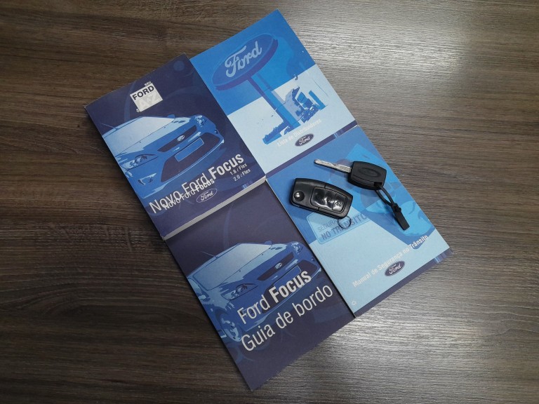 FORD - FOCUS - 2013 - Branca