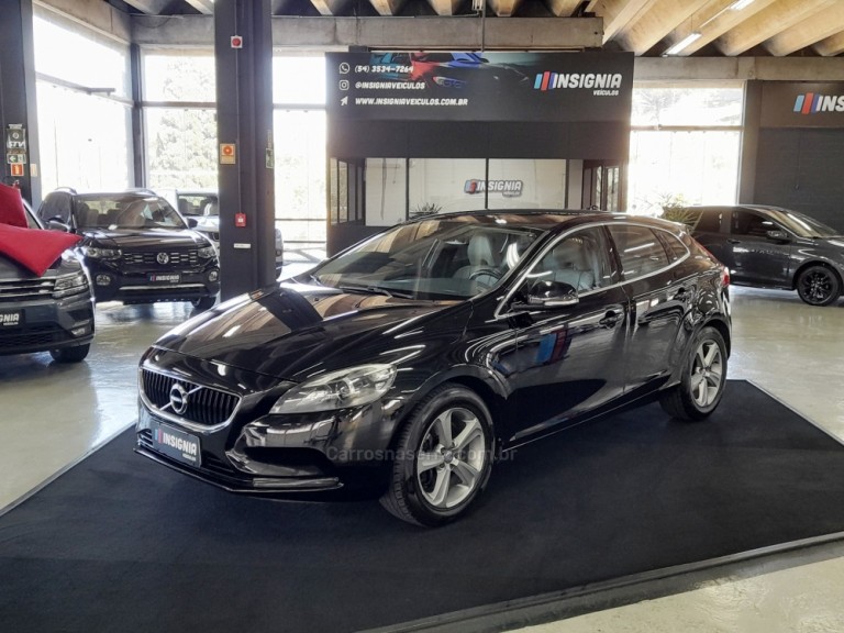 VOLVO - V40 - 2014 - Preta