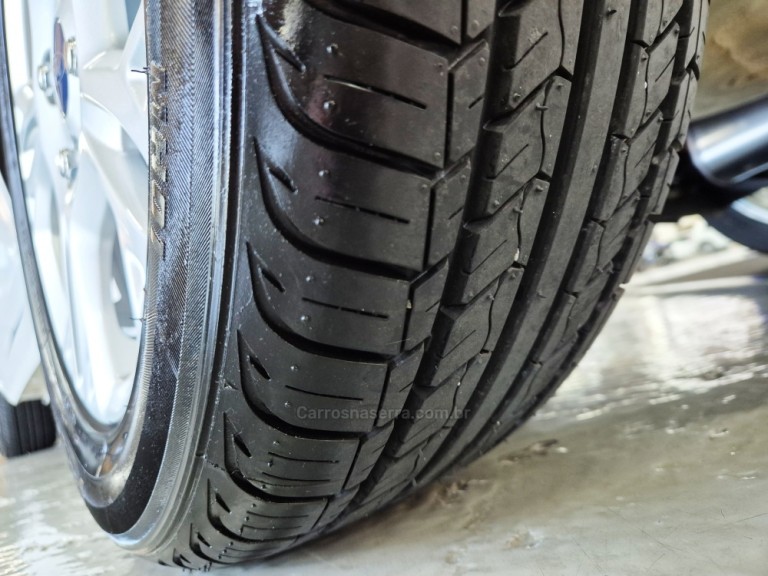 FORD - FIESTA - 2016 - Branca