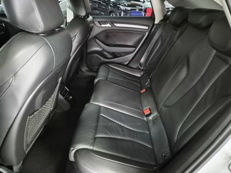 AUDI - A3 - 2016 - Branca