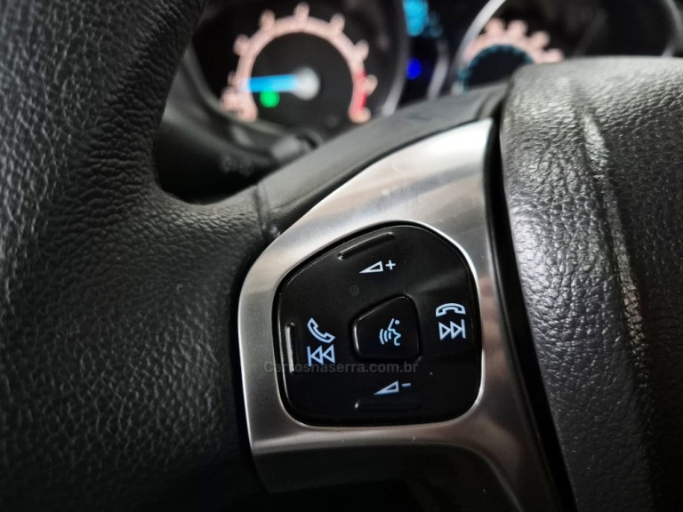 FORD - FIESTA - 2016 - Preta