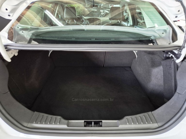 FORD - FOCUS - 2016 - Branca