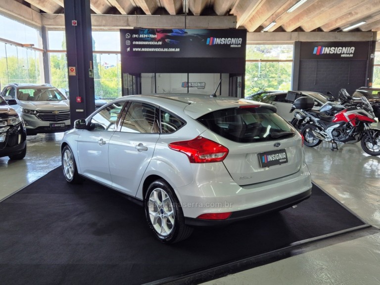 FORD - FOCUS - 2019 - Prata