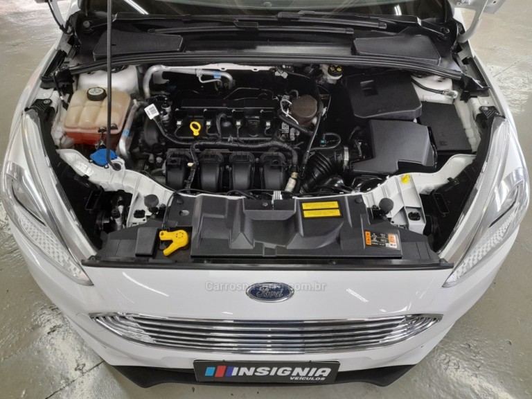 FORD - FOCUS - 2016 - Branca