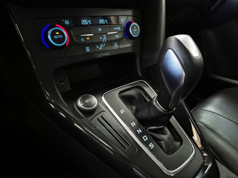 FORD - FOCUS - 2016 - Branca