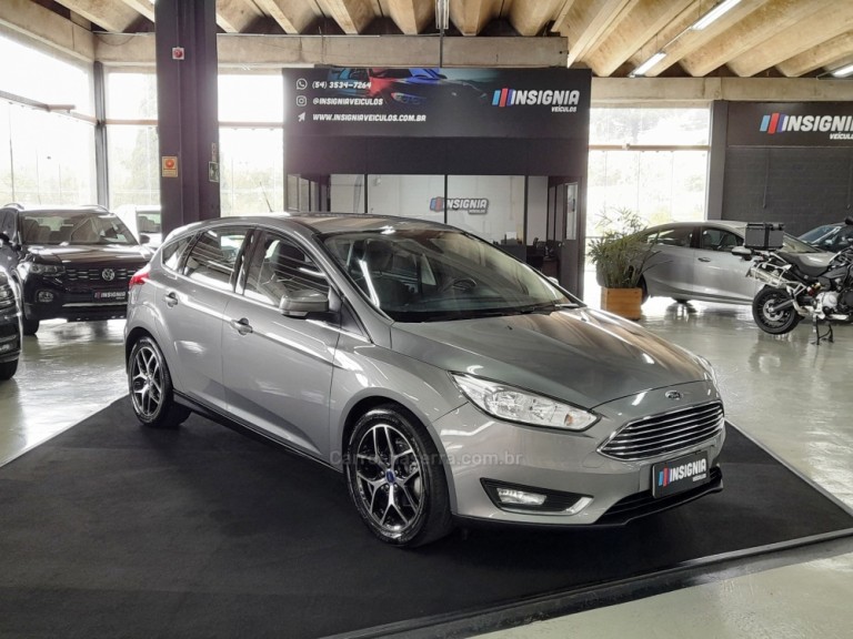 FORD - FOCUS - 2016 - Cinza