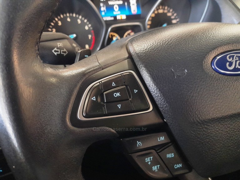 FORD - FOCUS - 2018 - Cinza