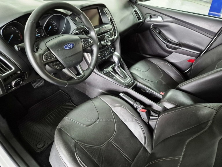 FORD - FOCUS - 2016 - Branca
