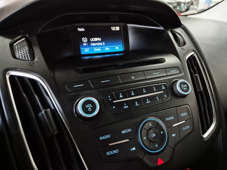 FORD - FOCUS - 2019 - Prata