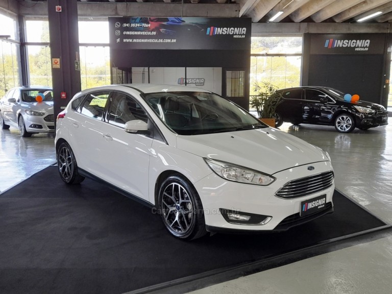 FORD - FOCUS - 2016 - Branca