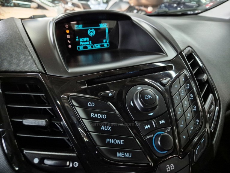 FORD - FIESTA - 2016 - Preta