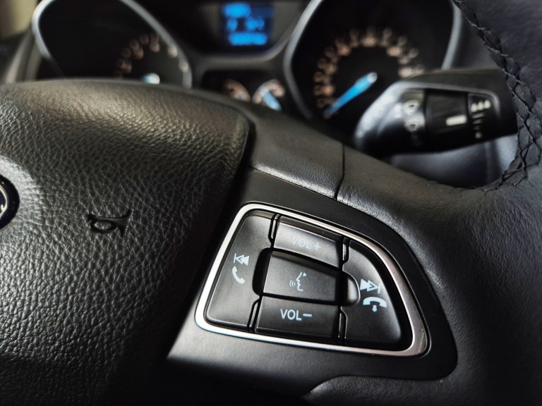 FORD - FOCUS - 2019 - Prata