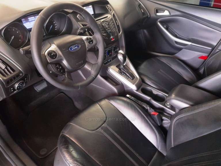 FORD - FOCUS - 2015 - Cinza