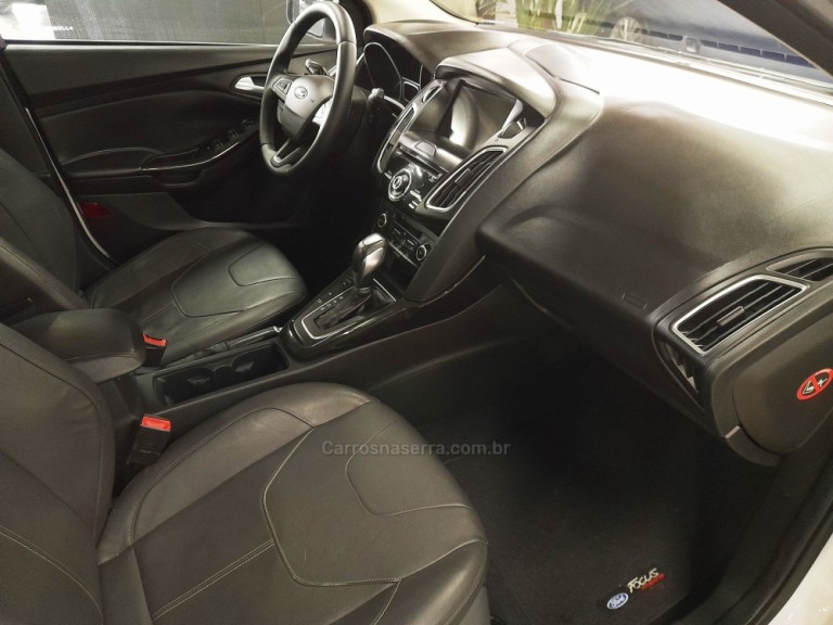 FORD - FOCUS - 2018 - Branca