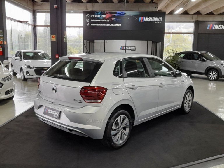 VOLKSWAGEN - POLO - 2018 - Prata