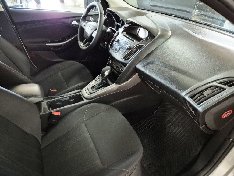FORD - FOCUS - 2019 - Prata