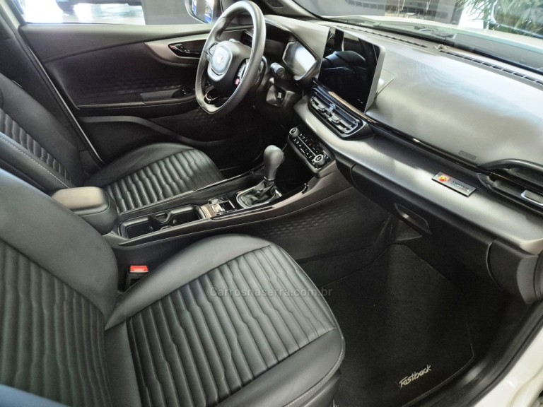 FIAT - FASTBACK - 2023 - Branca