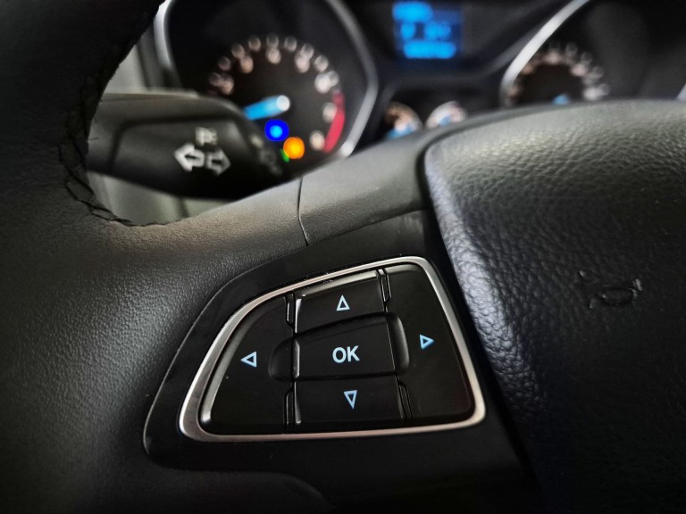 FORD - FOCUS - 2019 - Prata