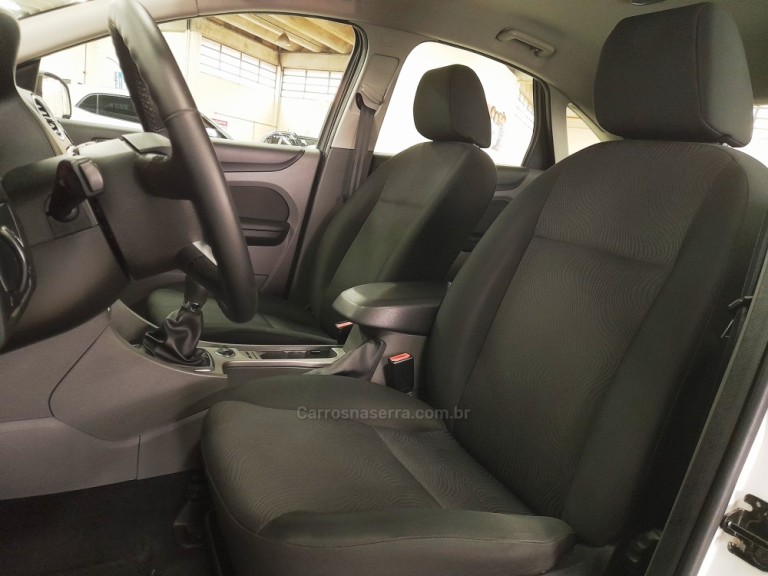 FORD - FOCUS - 2013 - Branca