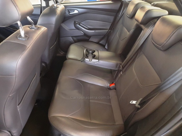 FORD - FOCUS - 2018 - Cinza