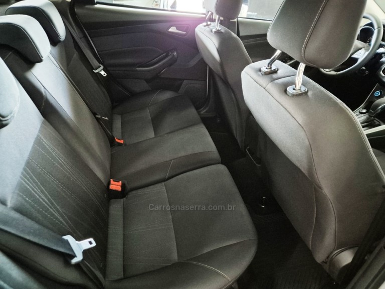 FORD - FOCUS - 2019 - Prata