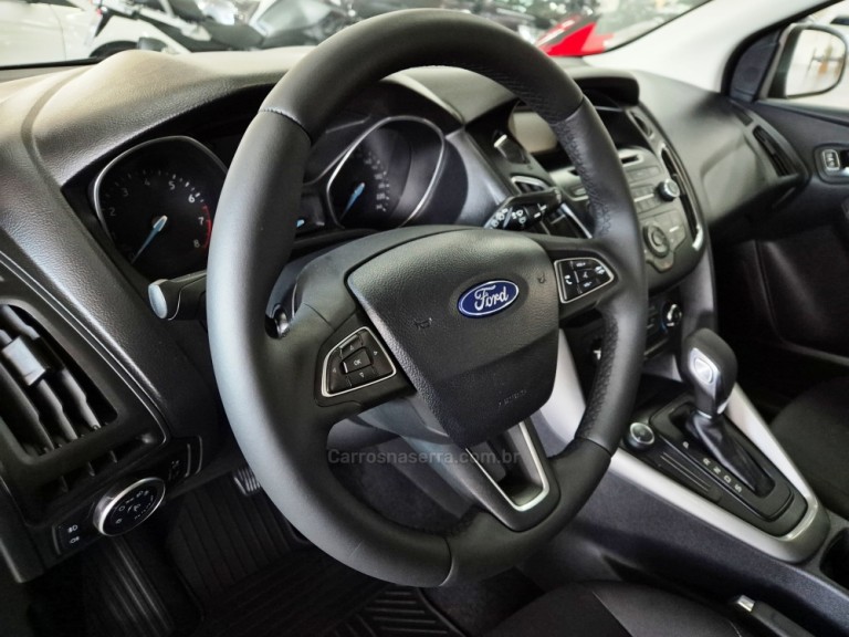 FORD - FOCUS - 2019 - Prata