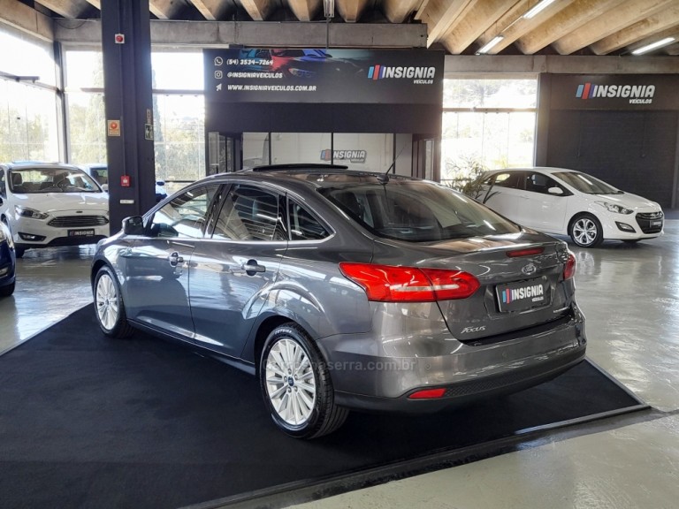 FORD - FOCUS - 2018 - Cinza