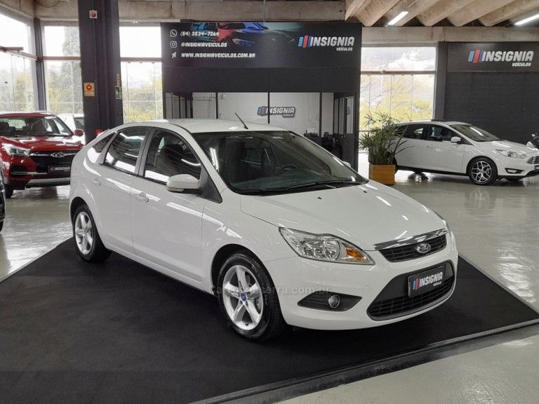 FORD - FOCUS - 2013 - Branca