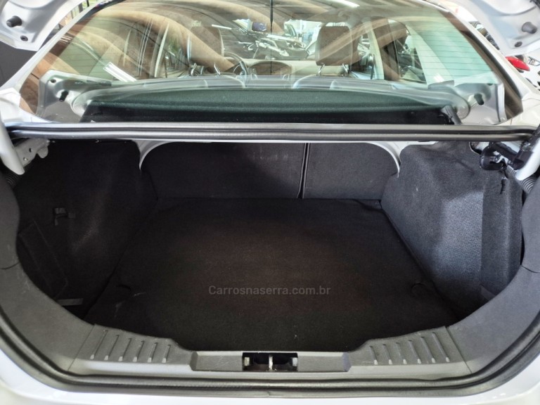 FORD - FOCUS - 2016 - Prata