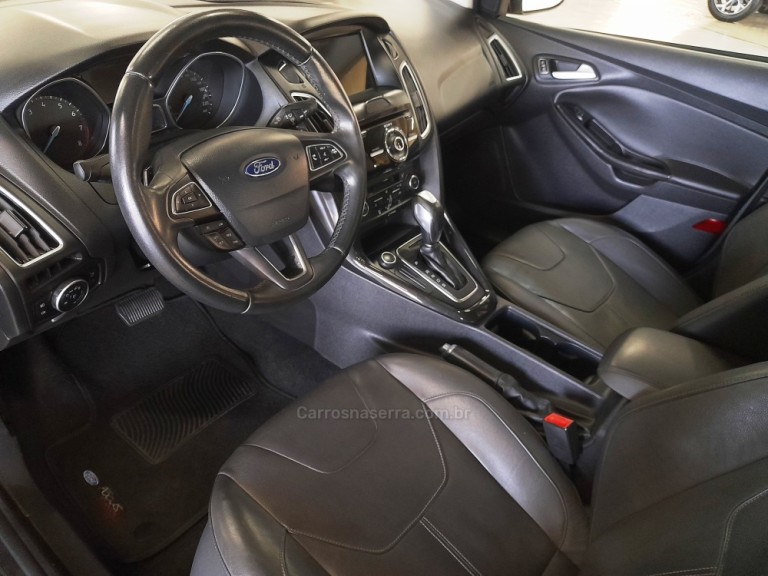 FORD - FOCUS - 2018 - Cinza