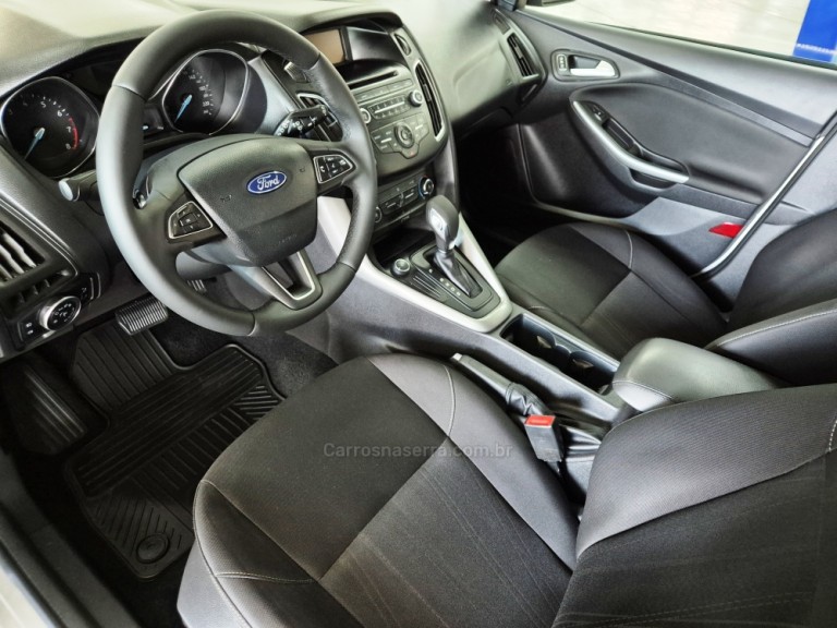 FORD - FOCUS - 2019 - Prata