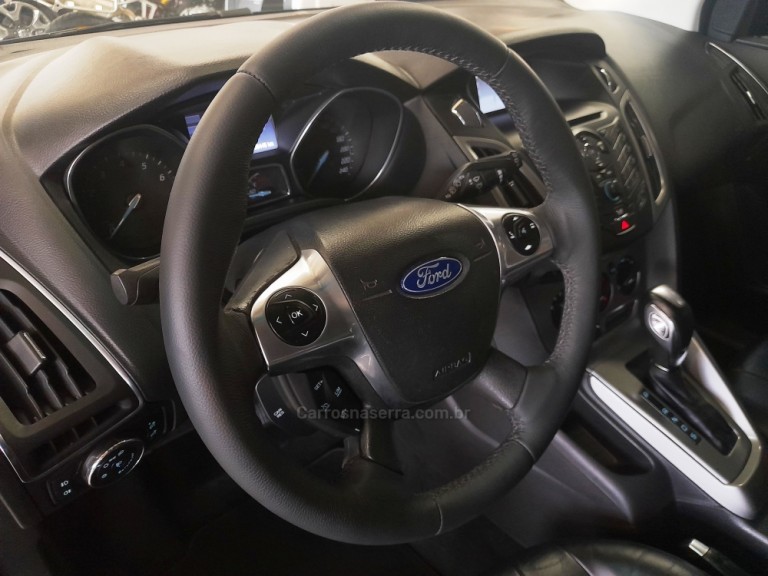 FORD - FOCUS - 2015 - Cinza