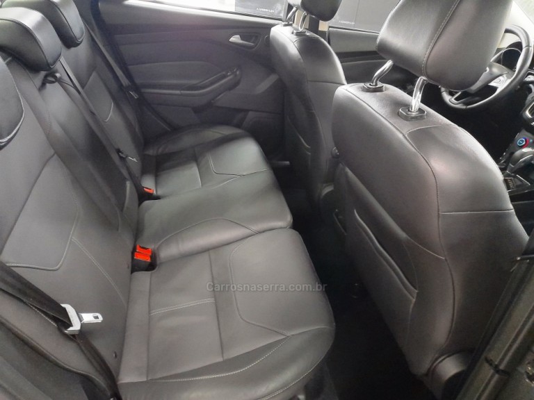 FORD - FOCUS - 2016 - Cinza
