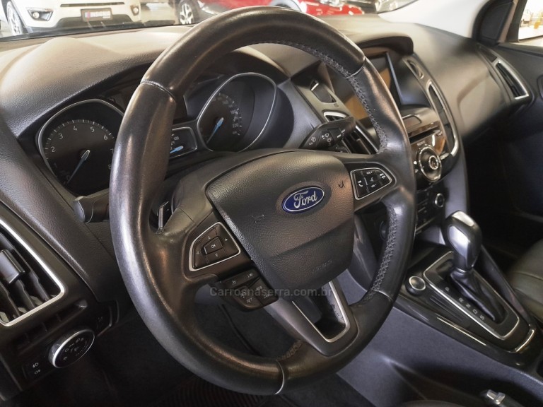 FORD - FOCUS - 2018 - Cinza