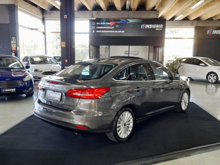 FORD - FOCUS - 2018 - Cinza