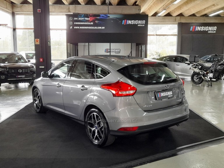 FORD - FOCUS - 2016 - Cinza
