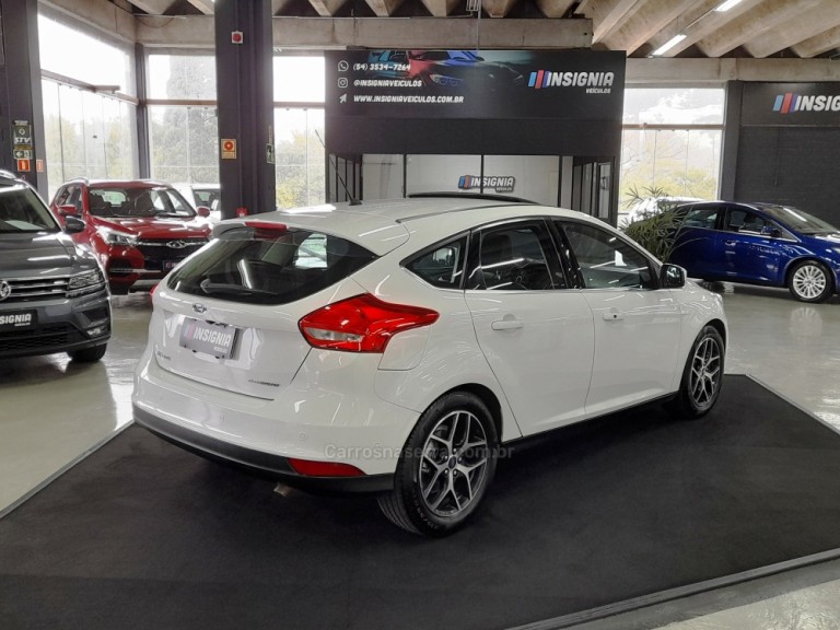 FORD - FOCUS - 2018 - Branca