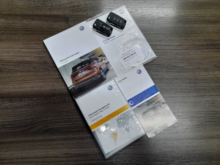 VOLKSWAGEN - T-CROSS - 2020 - Preta