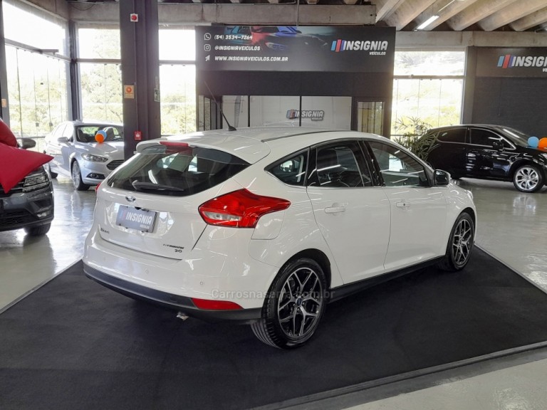 FORD - FOCUS - 2016 - Branca