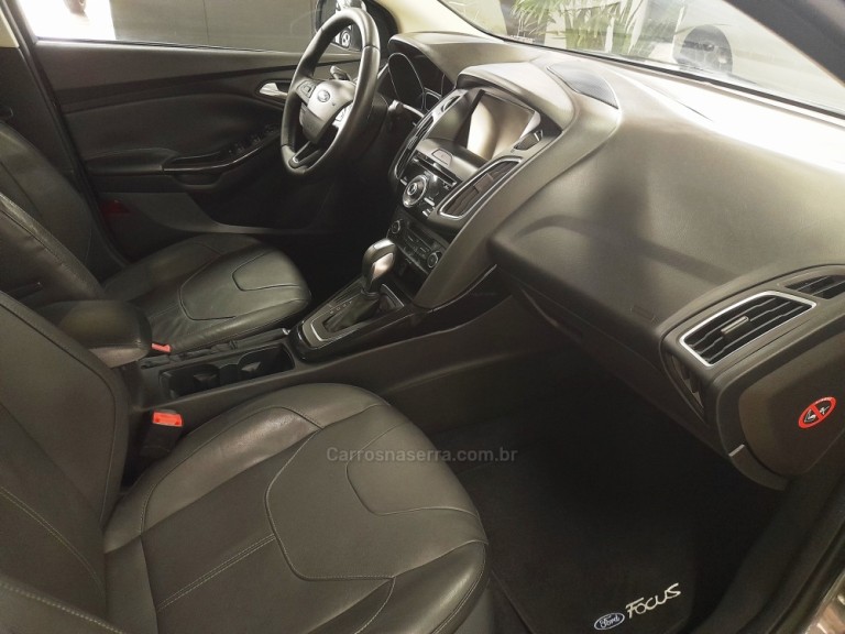 FORD - FOCUS - 2016 - Cinza