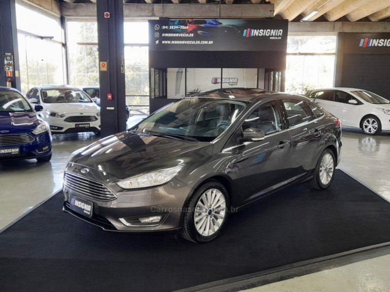 FORD - FOCUS - 2018 - Cinza