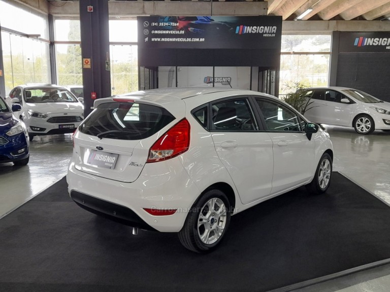 FORD - FIESTA - 2016 - Branca