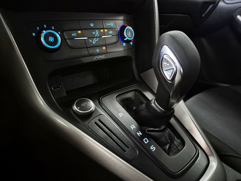 FORD - FOCUS - 2019 - Prata