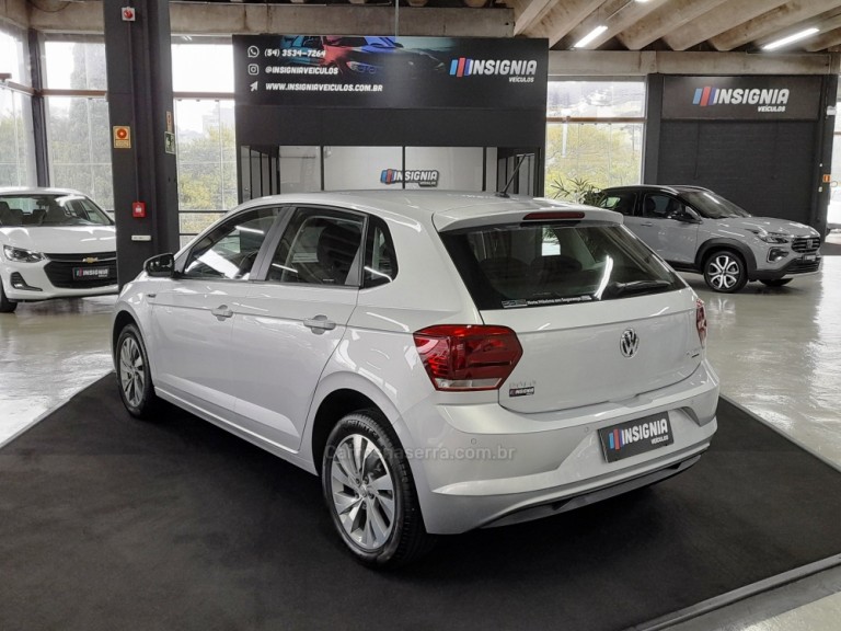 VOLKSWAGEN - POLO - 2018 - Prata