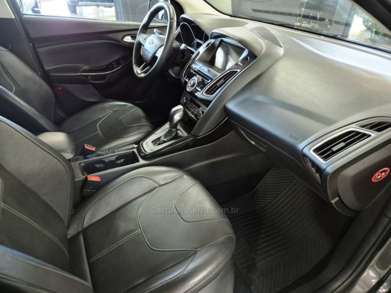 FORD - FOCUS - 2019 - Cinza